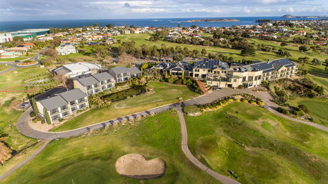 McCracken Country Club - Accommodation 4U 1