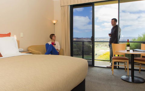 McCracken Country Club - Accommodation 4U 13