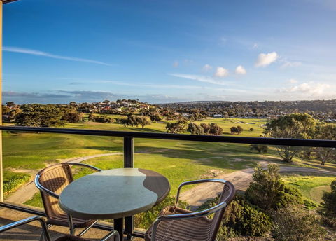 McCracken Country Club - Accommodation 4U 14