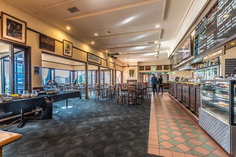McCracken Country Club - Accommodation 4U 8