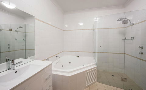 McCracken Country Club - Accommodation 4U 26