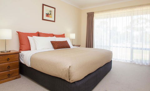 McCracken Country Club - Accommodation 4U 39