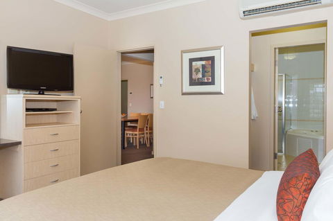 McCracken Country Club - Accommodation 4U 27