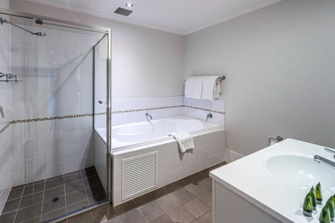 McCracken Country Club - Accommodation 4U 38