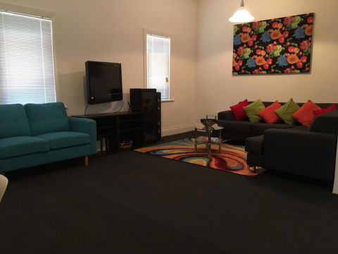 Cowan Street Bungalow - Accommodation 4U 7