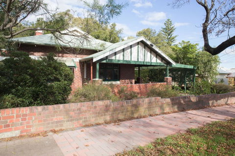 Cowan Street Bungalow - Accommodation 4U 13