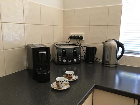 Cowan Street Bungalow - Accommodation 4U 9