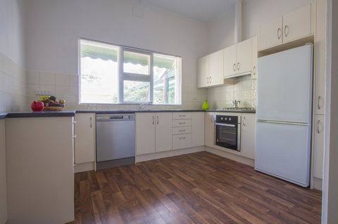 Cowan Street Bungalow - Accommodation 4U 11