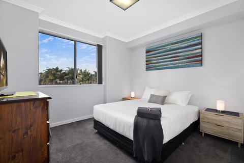 Lakeside Waterfront Apartment The Entrance - Accommodation 4U 7