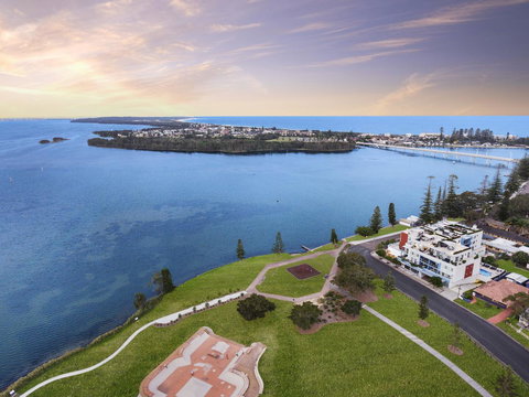 Lakeside Waterfront Apartment The Entrance - Accommodation 4U 18