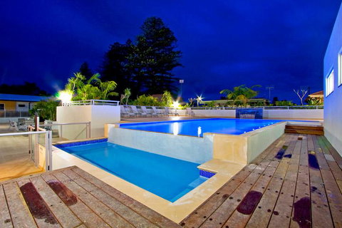 Lakeside Waterfront Apartment The Entrance - Accommodation 4U 14