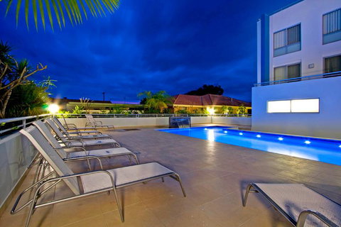 Lakeside Waterfront Apartment The Entrance - Accommodation 4U 15