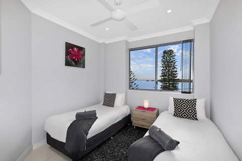 Lakeside Waterfront Apartment The Entrance - Accommodation 4U 9