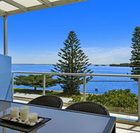 Lakeside Waterfront Apartment 18 The Entrance - Accommodation 4U