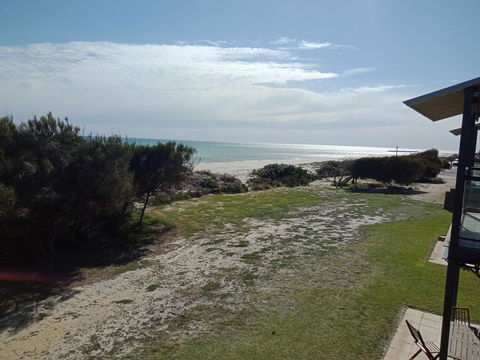 Blissful Beachfront Beachouse - Accommodation 4U 22
