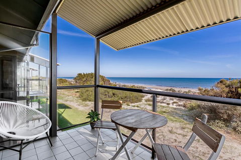 Blissful Beachfront Beachouse - Accommodation 4U 4
