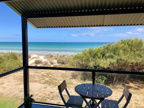 Blissful Beachfront Beachouse - Accommodation 4U 16