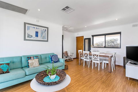 Blissful Beachfront Beachouse - Accommodation 4U 5