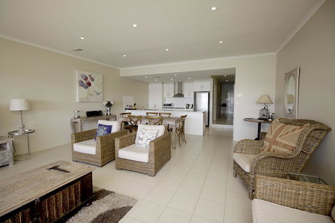 Wallaroo Marina Apartments - Accommodation 4U 5