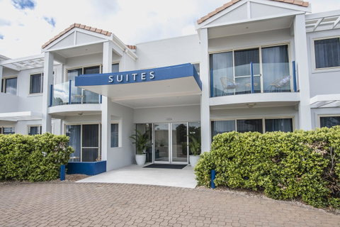 Marina Hotel - Accommodation 4U 20