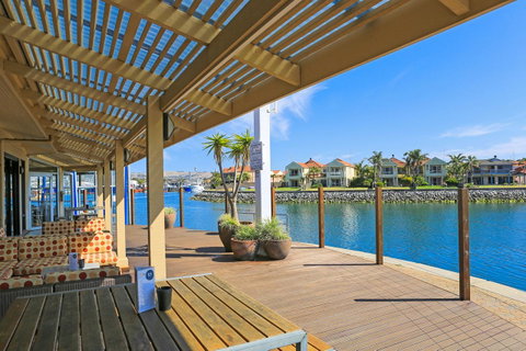 Marina Hotel - Accommodation 4U 38