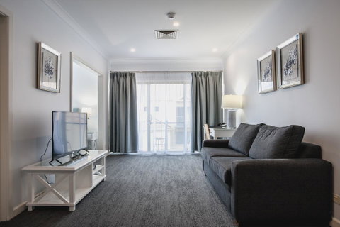 Marina Hotel - Accommodation 4U 10
