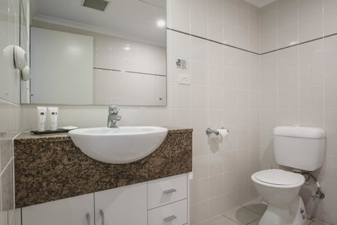 Marina Hotel - Accommodation 4U 13