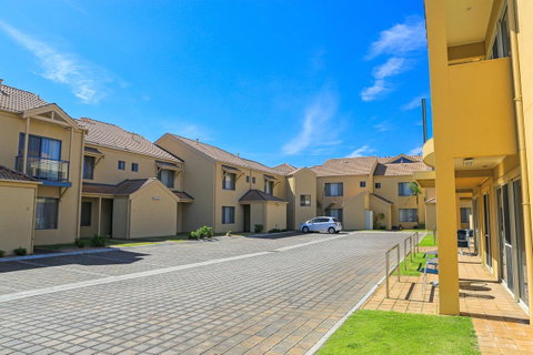 Marina Hotel - Accommodation 4U 34
