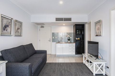 Marina Hotel - Accommodation 4U 16