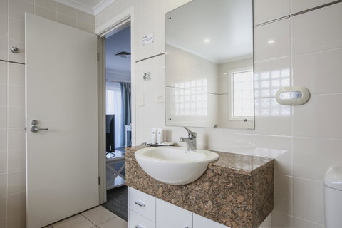 Marina Hotel - Accommodation 4U 5