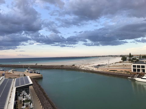 Ocean View Luxury Apartment & Suite - Accommodation 4U 2