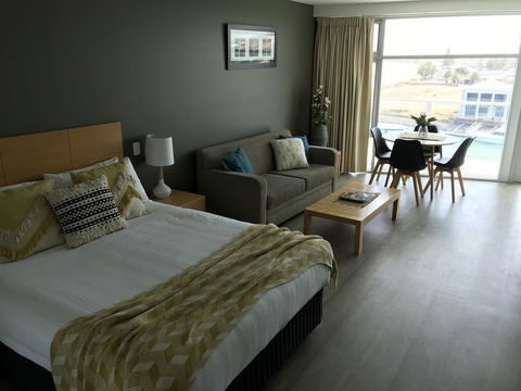 Ocean View Luxury Apartment & Suite - Accommodation 4U 25