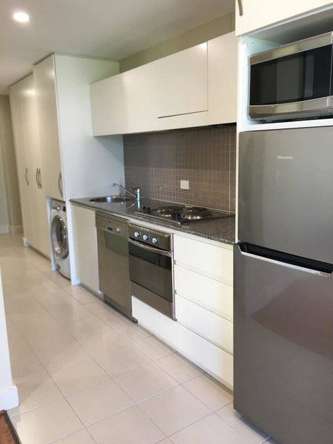 Beachside Luxury Apartments One & Two Bedroom In Beachfront Oaks Pier Building - Accommodation 4U 21