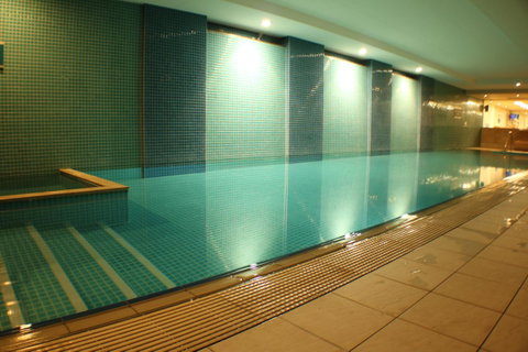 Beachside Luxury Apartments One & Two Bedroom In Beachfront Oaks Pier Building - Accommodation 4U 36