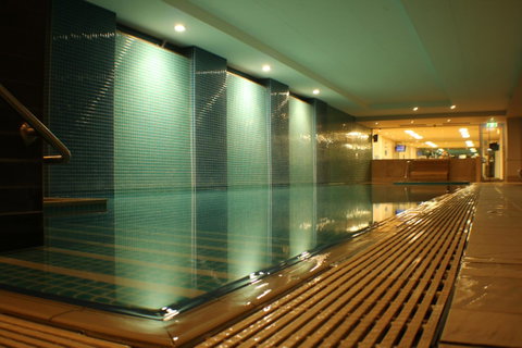 Beachside Luxury Apartments One & Two Bedroom In Beachfront Oaks Pier Building - Accommodation 4U 35