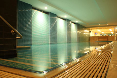 Beachside Luxury Apartments One & Two Bedroom In Beachfront Oaks Pier Building - Accommodation 4U 34