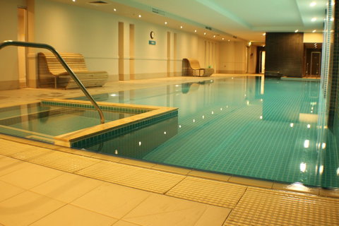 Beachside Luxury Apartments One & Two Bedroom In Beachfront Oaks Pier Building - Accommodation 4U 38
