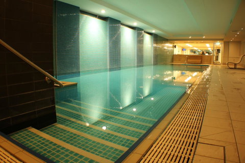 Beachside Luxury Apartments One & Two Bedroom In Beachfront Oaks Pier Building - Accommodation 4U 33