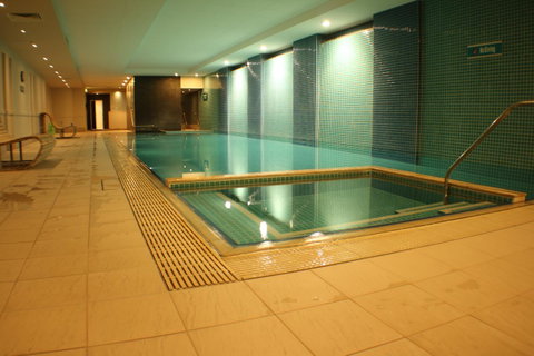 Beachside Luxury Apartments One & Two Bedroom In Beachfront Oaks Pier Building - Accommodation 4U 37