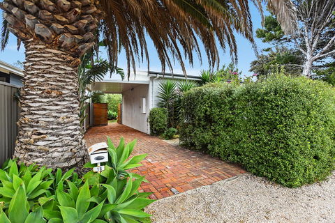 Ainslie Roberts Drive Retreat - Accommodation 4U 13