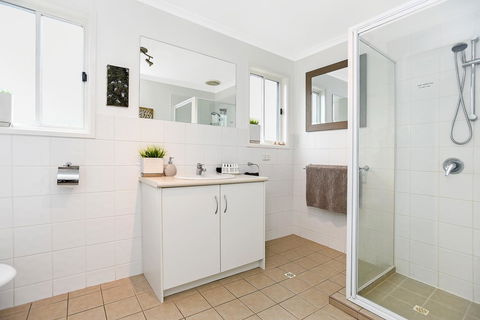 Ainslie Roberts Drive Retreat - Accommodation 4U 5