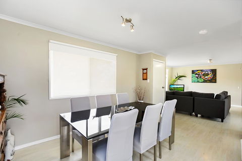 Ainslie Roberts Drive Retreat - Accommodation 4U 1