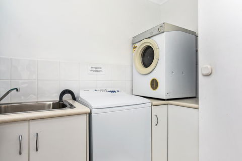 Ainslie Roberts Drive Retreat - Accommodation 4U 10