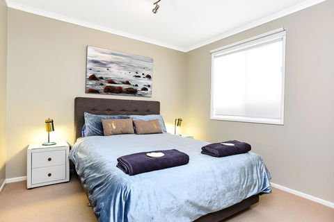 Ainslie Roberts Drive Retreat - Accommodation 4U 4