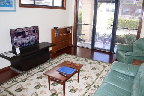 Serenity On Narrabeen Beach - 1Bdr Beachside Retreat - Accommodation 4U 7