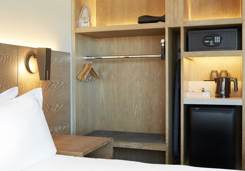 Holiday Inn Express Adelaide City Centre, An IHG Hotel - Accommodation 4U 9