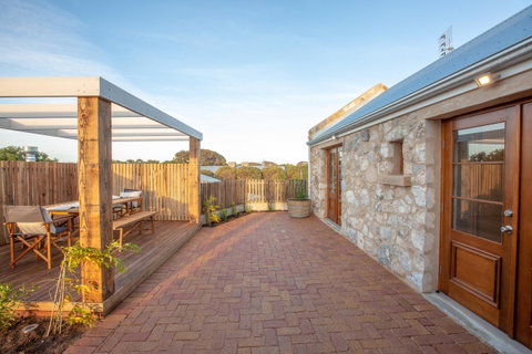 Lucy's Cottage - Accommodation 4U 23