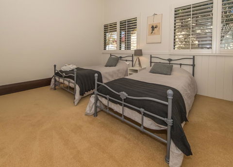 The Tudor House - Accommodation 4U 14