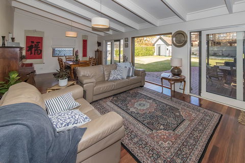 The Tudor House - Accommodation 4U 7