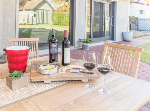 The Tudor House - Accommodation 4U 18